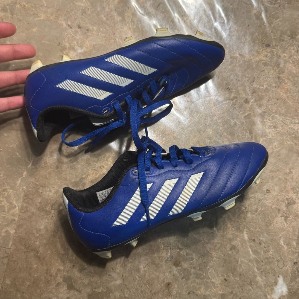 Blue/Ftwr White/Core Black" Soccer Cleats
Size 3.5
In great condition
Unisex - Picture 7 of 8